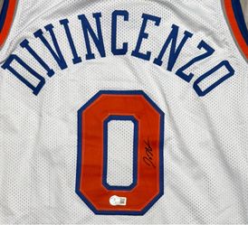 🏀 Donte DiVincenzo rookie auto New York Knicks signed & Beckett authenticated jersey XL Knickerbockers