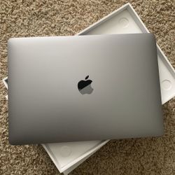 Apple MacBook Air (13", 2018) 