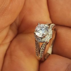 Gorgeous Round Cut Woman Engagement Promises Ring Size 9.0