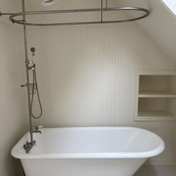 Vintage Clawfoot Tub / Shower
