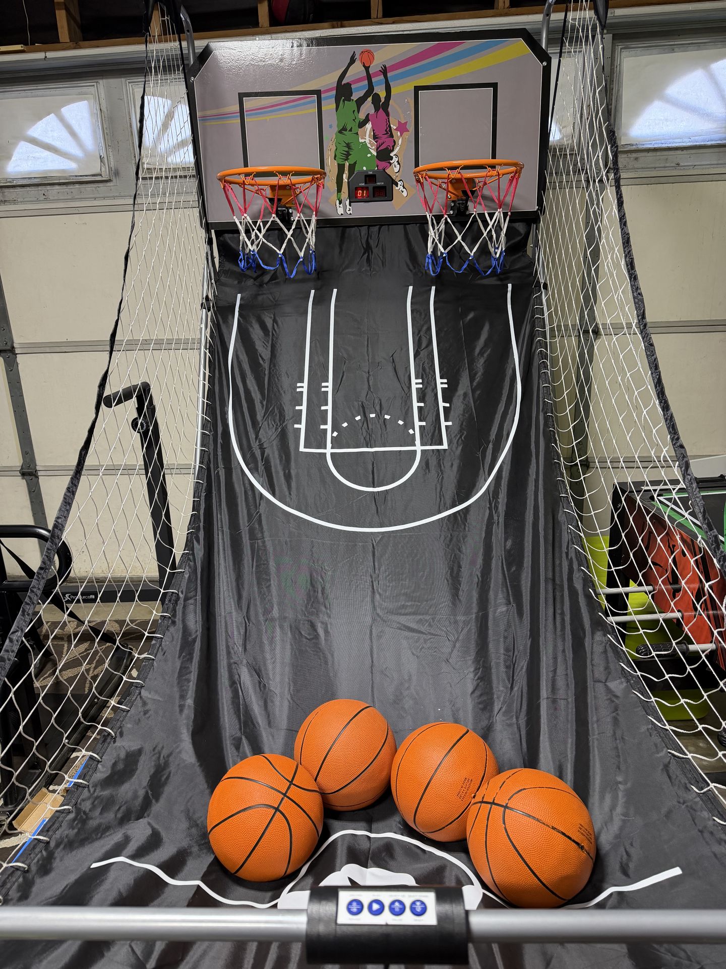 Kid electric basketball hoop with 4 balls