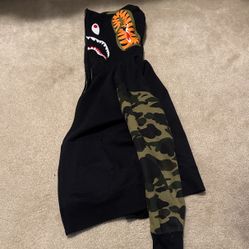 Bape hoodie zip up 
