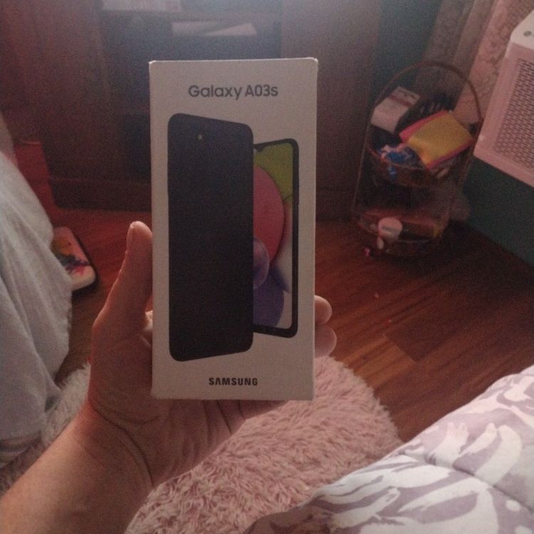 Brand New Still In It's Own Box. Verizon's Samsung Galaxy A03s Charcoal Black. Used Less Than 5 Days 