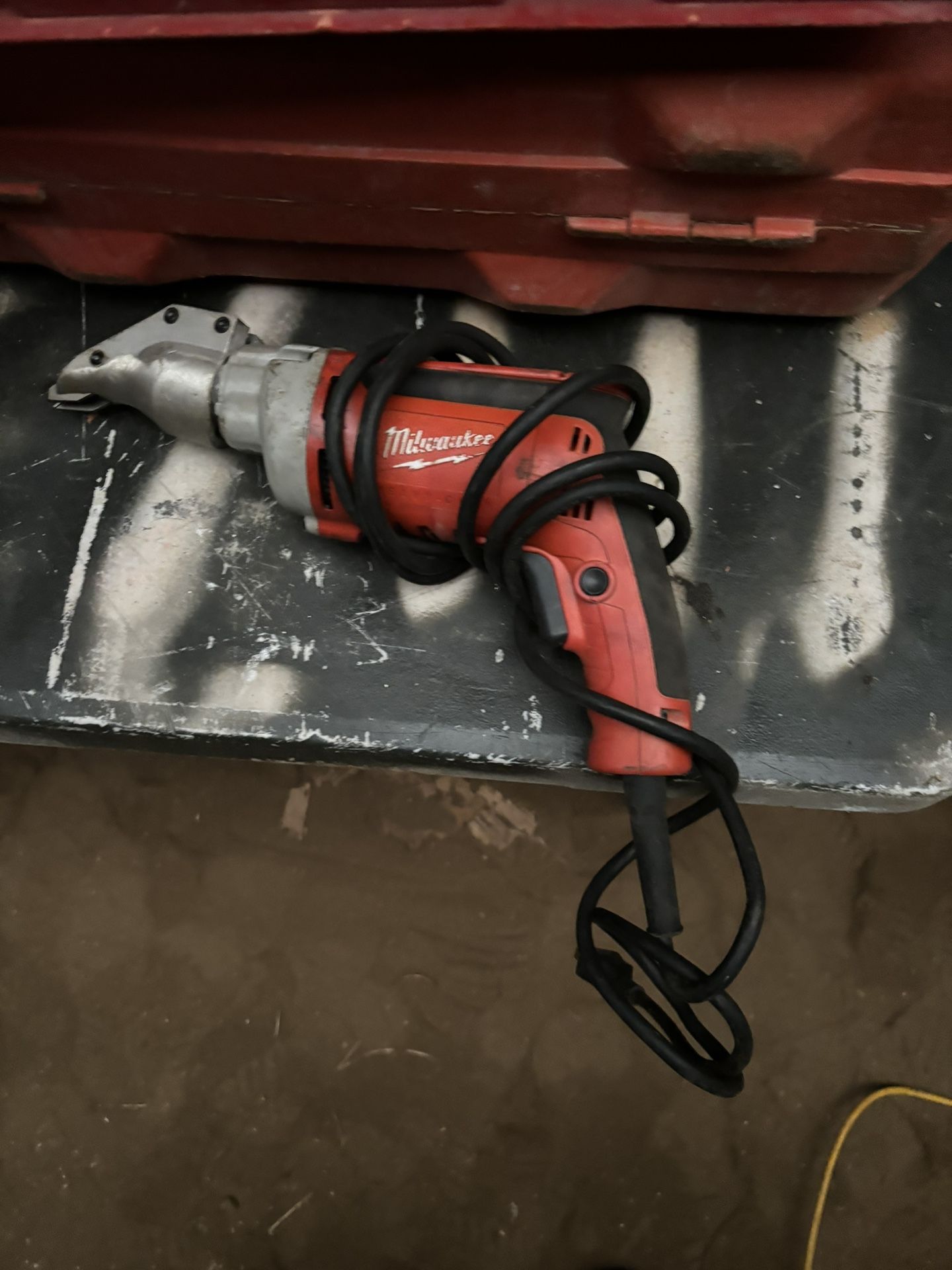 Milwaukee Gauge Shear
