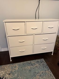 Dresser with 7 drawers