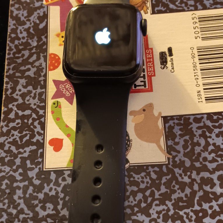 Apple Watch 5 Series Unlocked/ Charger