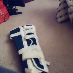 DeRoyal Sized Foam Knee Immobilizer