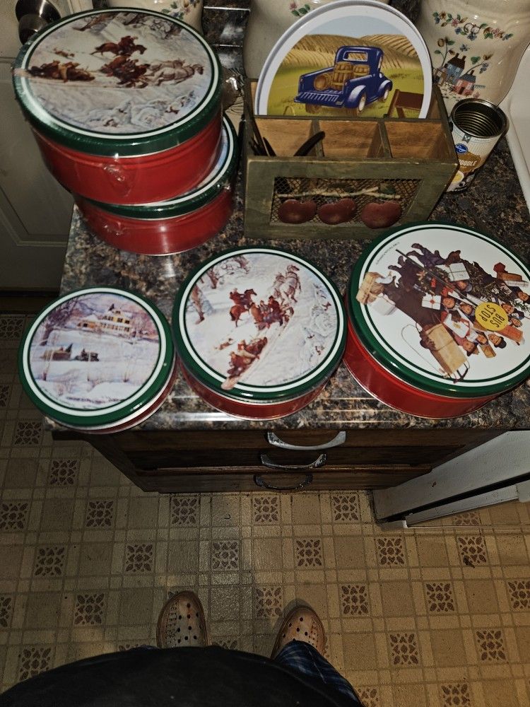 Round Tins 3 Peice Set