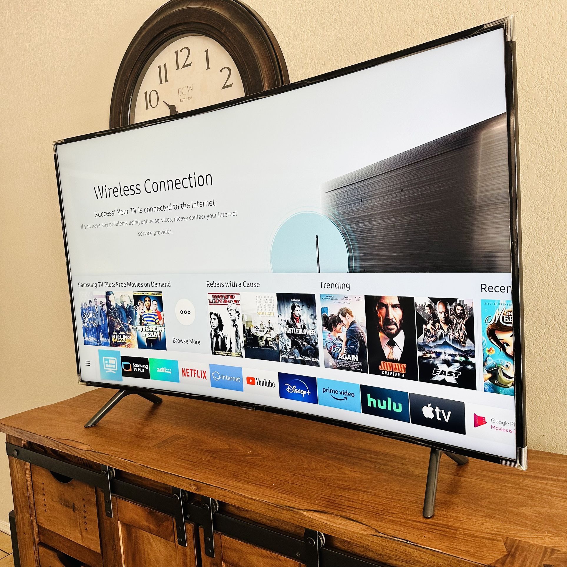Curved Samsung 55” / UHD HDR 4k / 2160p 120hz / Smart Remote