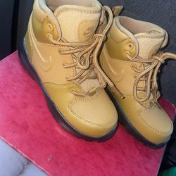 Nike Manoa Boots – Wheat/Tan – Gently Worn – Clean