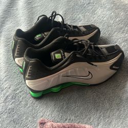 size 13 NIKE shox 