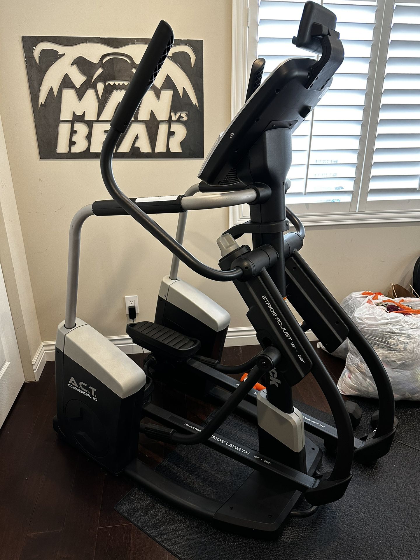 NordicTrack A.C.T. Commercial 10 Elliptical *Brand New condition!*