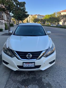 2017 Nissan Altima Sedan White