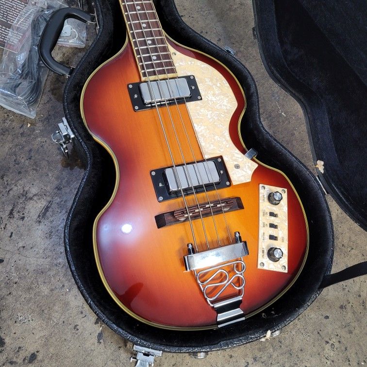 Beatle Bass - Jay Turser Electric Violin Bass w/Case