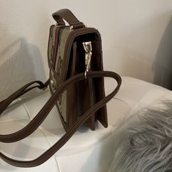 Walet De 25 Cm. Varios Compartimentos . Trae Sipper 