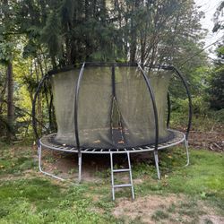 Free Trampoline 