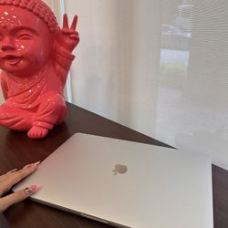 Apple - Geek Squad  MacBook Pro - 16" 