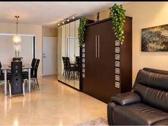Custom Murphy Bed – Like New