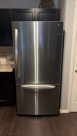 LG Bottom Freezer/Refrigerator