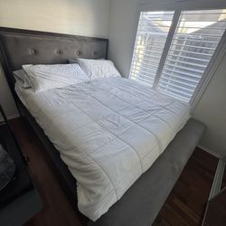 California King Bed (Almost Brand New) MATTRESS INCLUDED