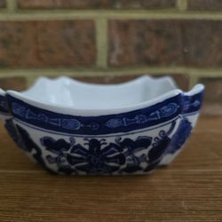 Vintage Asian Cobalt Blue and White Decorayive Porcelain Square Bowl