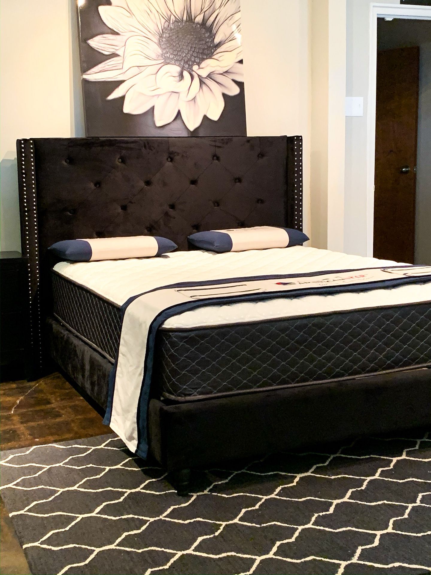 Queen size black velvet bed with mattress and ✨free delivery✨ $375