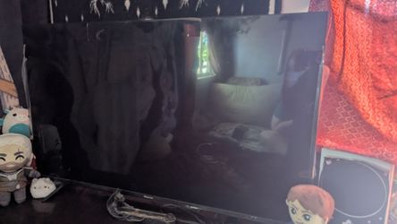 TV (Hisense) {READ DESCRIPTION}