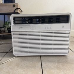 MIDEA 24,000 BTU WINDOW AIR CONDITIONER 230V AC UNIT COOLS UP TO 15,00 SQ. FT, QUIET OPERATION, ENERGY SAVING