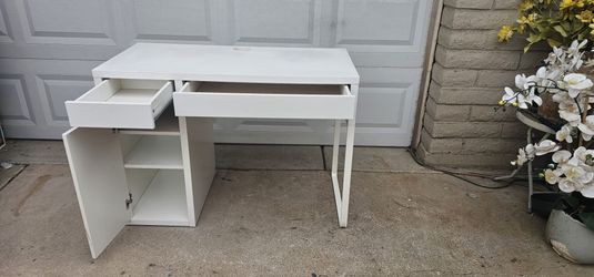 **IKEA MICKE Des**