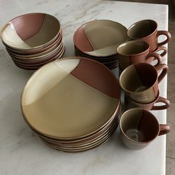 31 Pieces dinnerware 