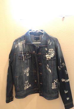 Men’s trendy distressed denim jacket