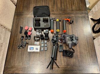 GoPro HERO7 Black Bundle – 6 Batteries + Charger + Mount Kit (Ready to Use)