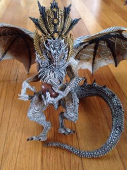 Dragon holding an egg