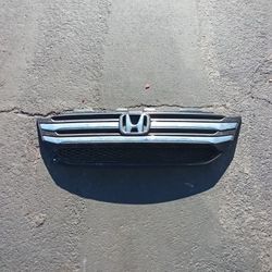 2016-2018 Honda Pilot Grille W/emblem OEM 