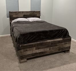 Ashley Furniture Queen Panel Bed (B255B5)