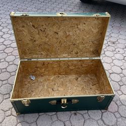 Seward Trunk Storage In Good Condition 30”x 16” X 12”1/2 H (Green Color) $30 Firm On Price