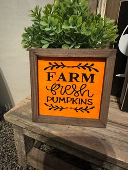 Mini Wood Pumpkin Sign