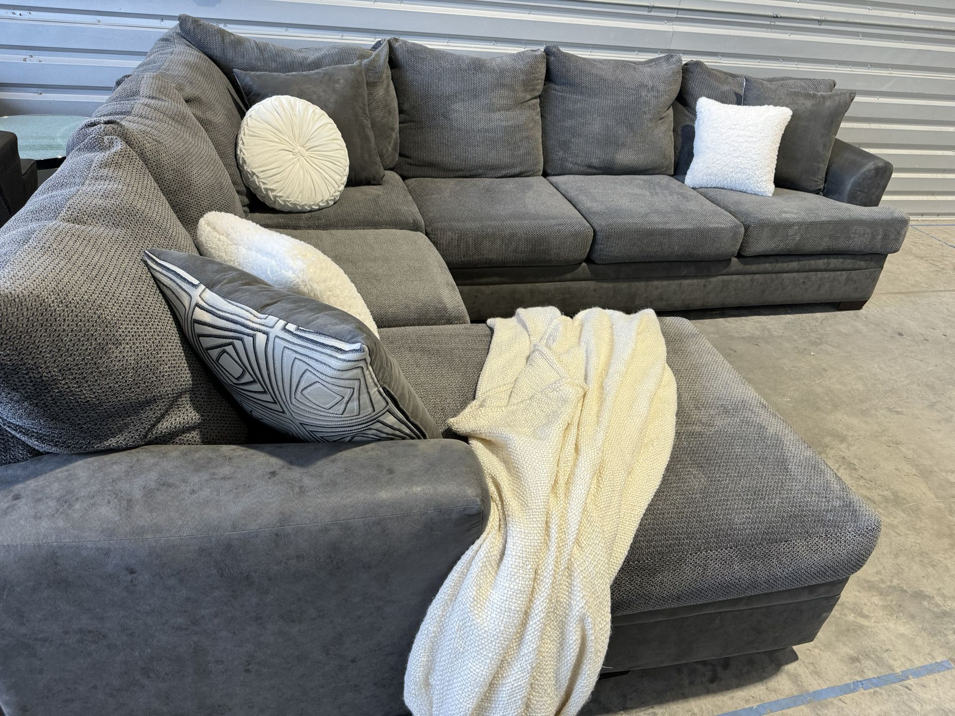 Free Delivery* Beautiful Gray Sectional