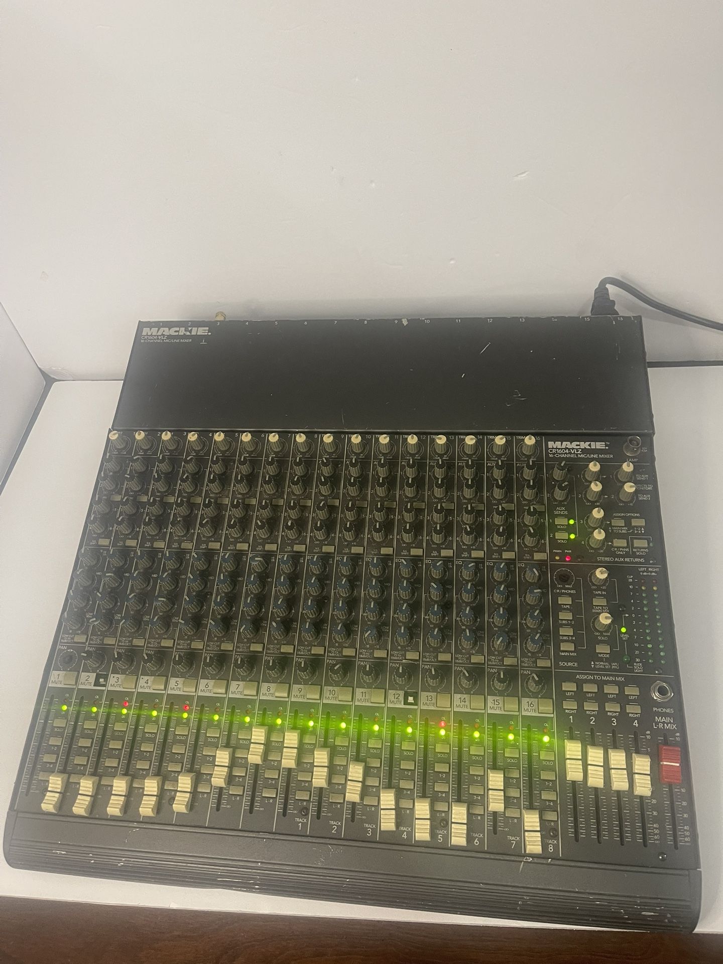 Mackie CR1604-VLZ Pro 16 Channel Mic/Line Mixer Working