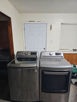 LG STAINLESS STEEL WASHER AND DRYER SET BOTH ELECTRIC XL CAPACITY 5.0 CU CLEAN AND DESINFECTED EXCELLENT CONDITION DELIVERY AVAILABLE FOR EXTRA FEE
