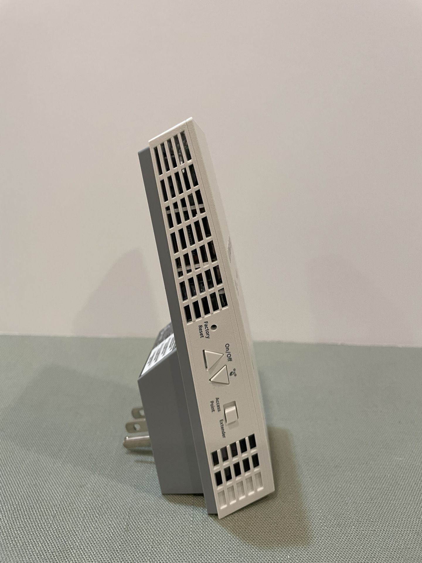 NETGEAR Nighthawk X4 AC2200 Dual Band WiFi Range Extender (EX7300v2