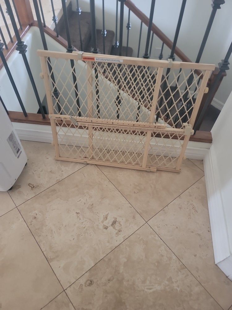 Evenflo Position & Lock Value Adjustable Wood Baby Gate, Fits Openings 26 - 42 in. Wide