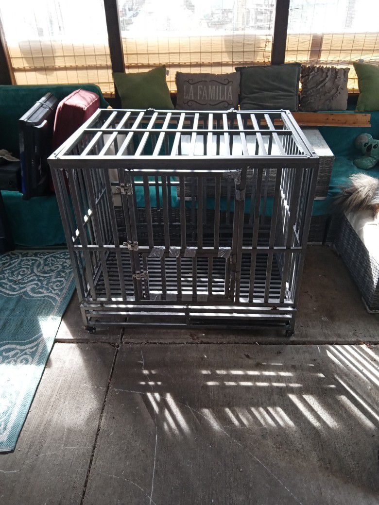 Heavy Duty Animal Cage On Wheels/42c30.5x37 Inches 