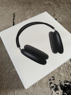New in sealed box Apple - AirPods Max 2 (USB-C) Midnight (Black)