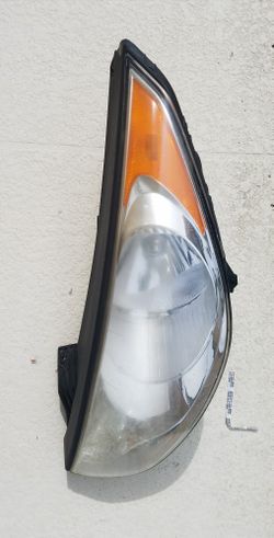 Headlight Hyundai Tucson 2010-2014 Driver Side OEM Head light (parts only)