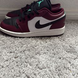 Jordan 1 Lows Burgundy And Green 3.5Y