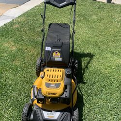 DEWALT LAWN MOWER 21” SELF PROPELLED (GASOLINE) COMERCIAL ENGINE 196cc
