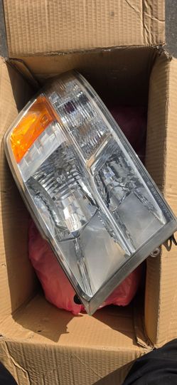 2013 RAM 1500 HEAD LIGHTS