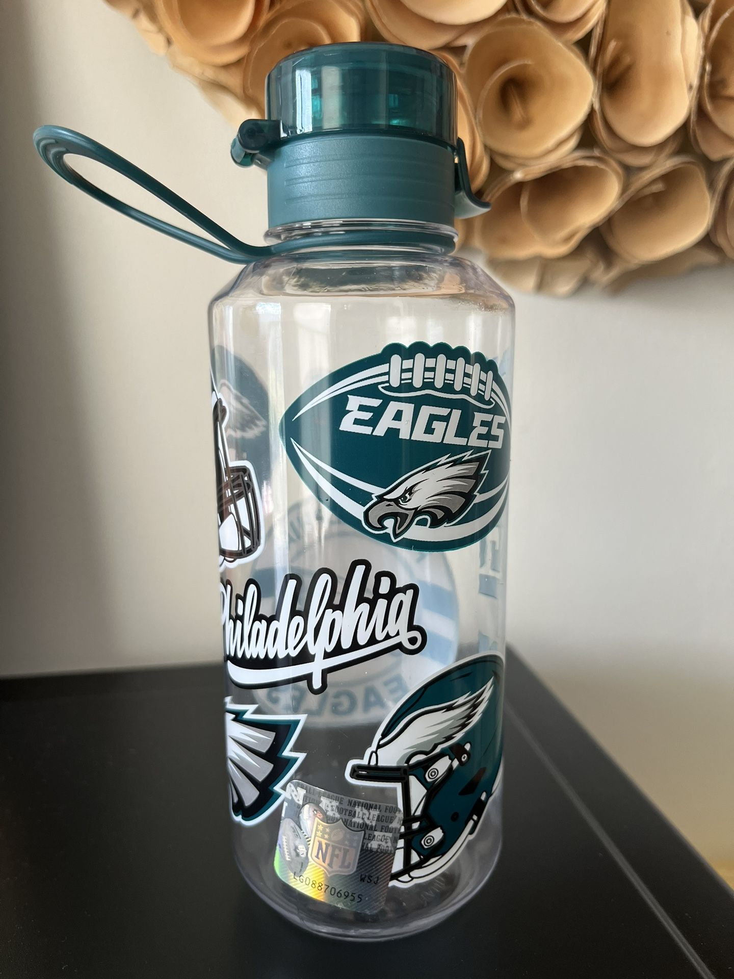 Philadelphia Eagles Bottles 16.6 Ounces