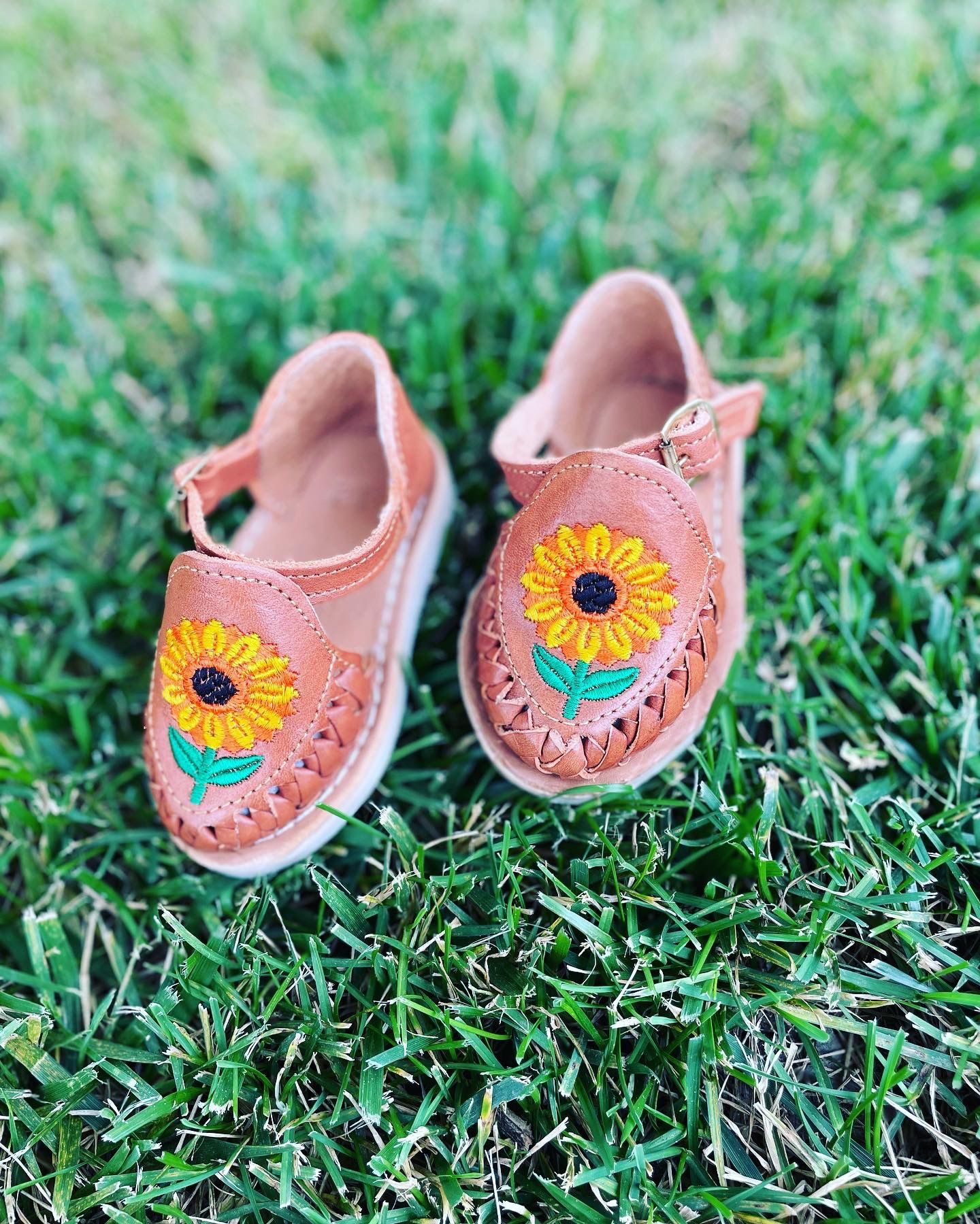 Flats/ Huaraches For Girl